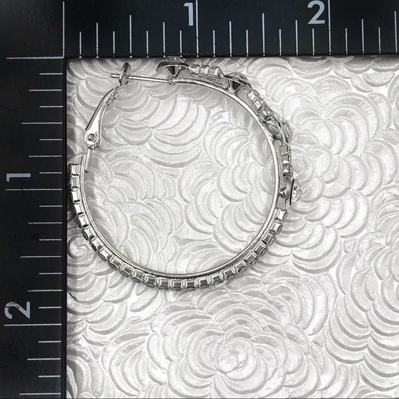 🌼 Rhinestone Arrow Silver Hoop Earrings - Picture 3 of 3